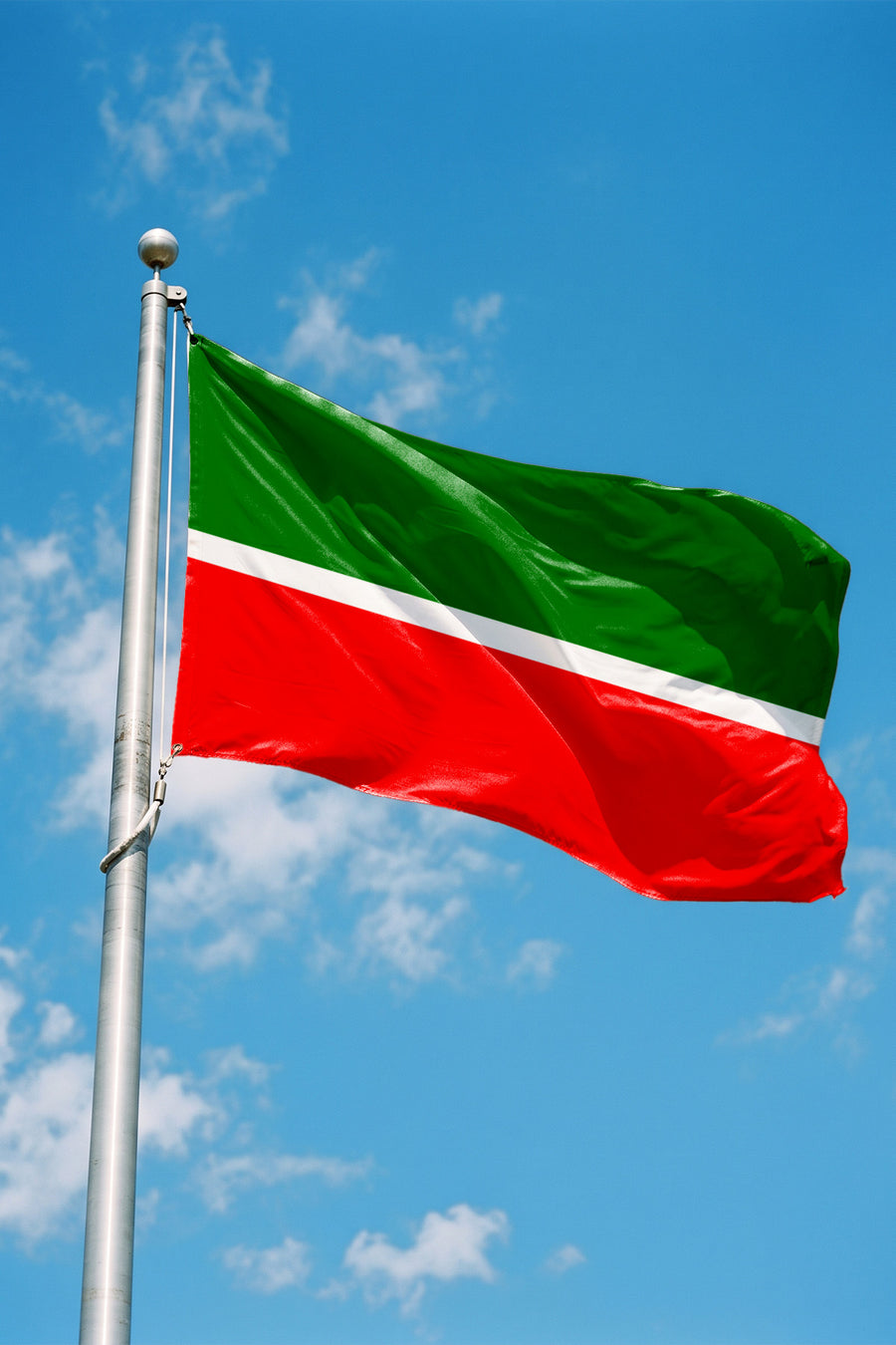 Tataristan Bayrağı, yeşil ve kırmızı alanları ayıran beyaz şerit, dikdörtgen gönder bayrak