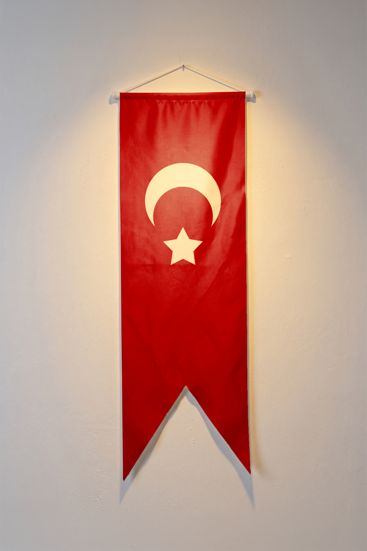 Osmanlı Bayrağı (1844), kırmızı zemin üzerindeki beyaz ay ve beş köşeli yıldız, V kesim kırlangıç flama